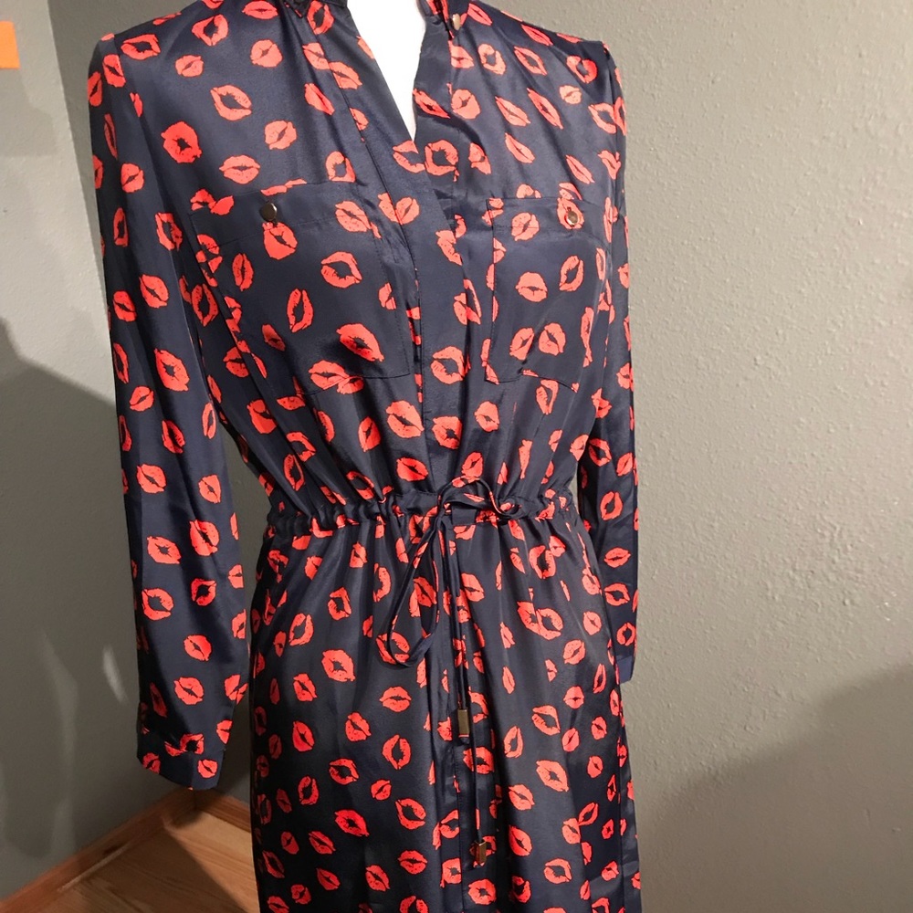 Silky dress -lips red on navy blue
